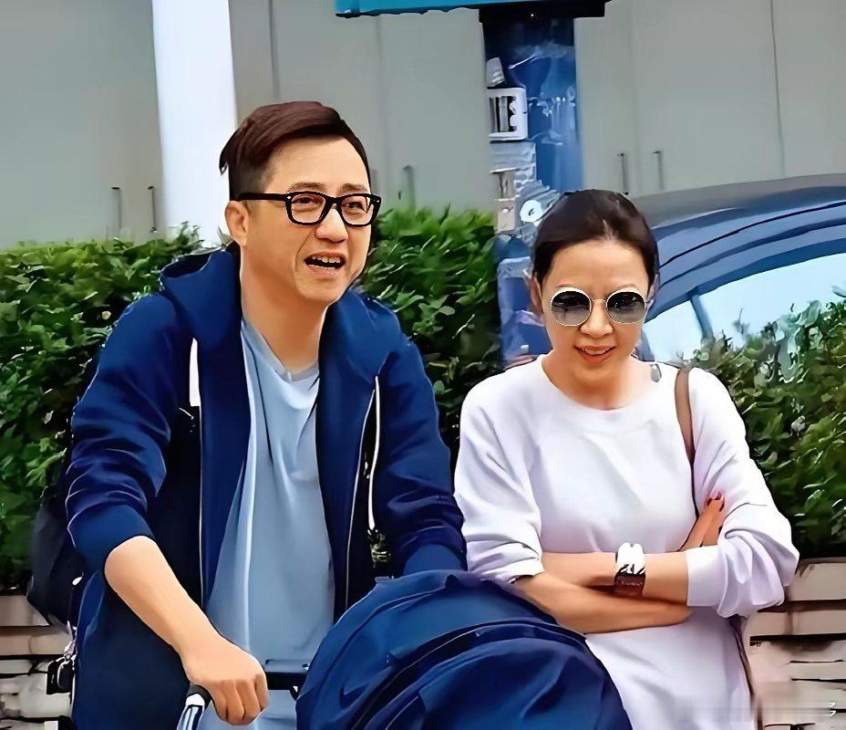 41岁嫁庾澄庆，两年抱俩娃。张嘉欣比伊能静强在哪？不是赢在年轻，也不是赢在漂亮，