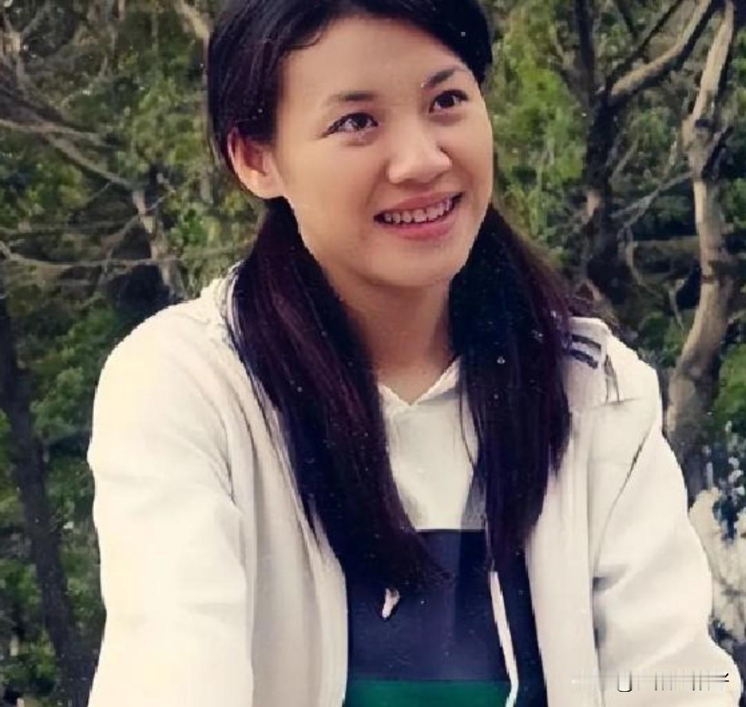 2000年，26岁的刘琳和43岁的导演张黎相爱后，刘琳说：“我想嫁给你，永远陪在