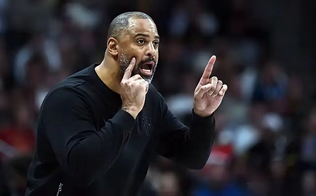 连续两场被角色球员打爆！乌杜卡，你真是防守教练吗？火箭连续两场得分未过百，防守若