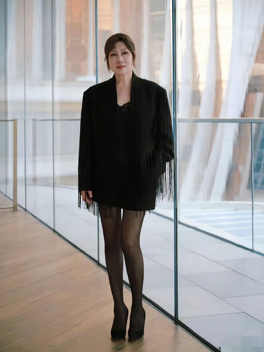 63岁的张凯丽，时尚依旧风采不减，这位曾经的“国民妈妈”究竟有何魅力？张凯丽，