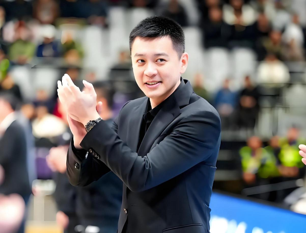 CBA公司再出新规！球迷：杜锋、杨鸣、郭艾伦等人要小心了。随着CBA新赛季马上