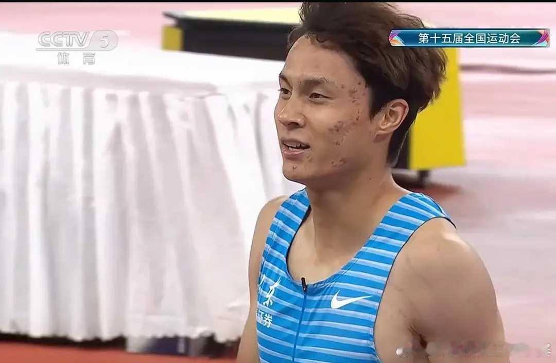 45秒77！山东小将刘凯飞冲夺冠全运400米赛道燃炸了全运会男子400米决赛