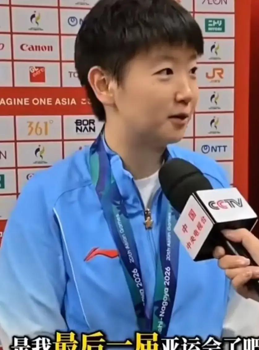 王一博又一次出现在香奈儿的秀场。他把每一季的新装都穿成了自己的风格，他把每一