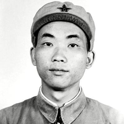 1953年，部队为胡修道申报战功。志愿军司令部政治部主任杜平在审阅了他的战功后，