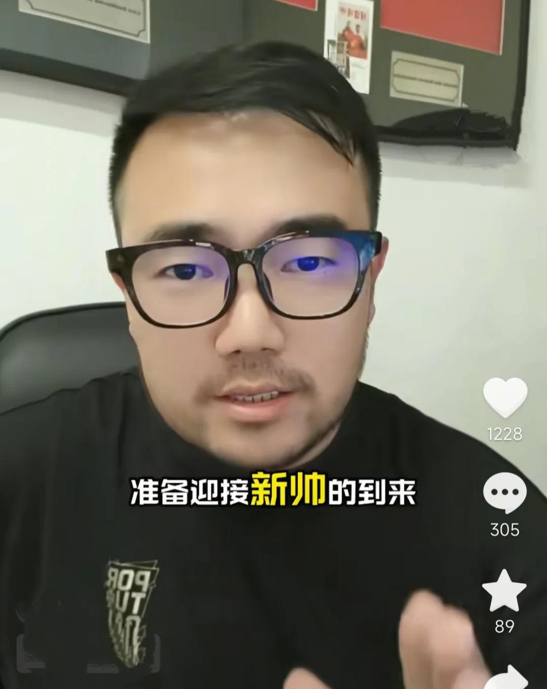潘伟力在直播间爆了一个料。他表示，按他目前得知的内部消息来看，国足的新任主教练