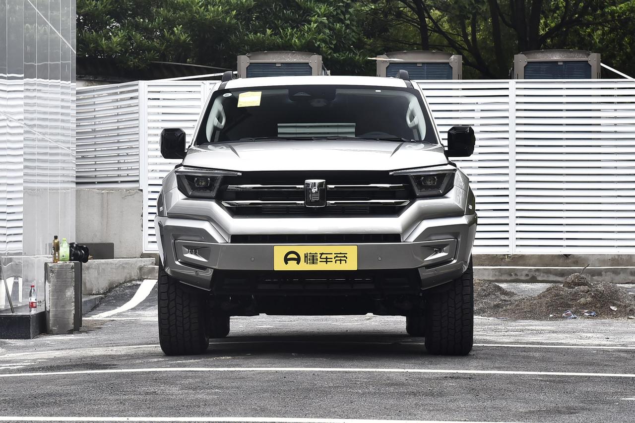 最近在二手车市场转了一圈，光是看坦克400就花了三天。不是因为喜欢，是真想买台靠