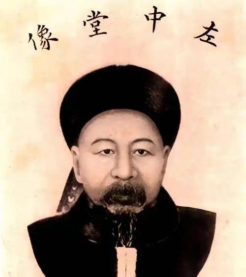 祖宗疆土，不可此寸与人。 关在人在，后退者先过此关。 回去告诉你们中堂大