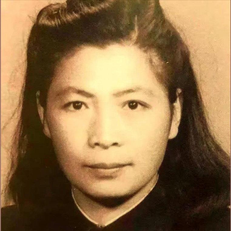 1948年，这位特工女王走进西柏坡，她拒绝了一切高位，只提了一个要求，此后三十年