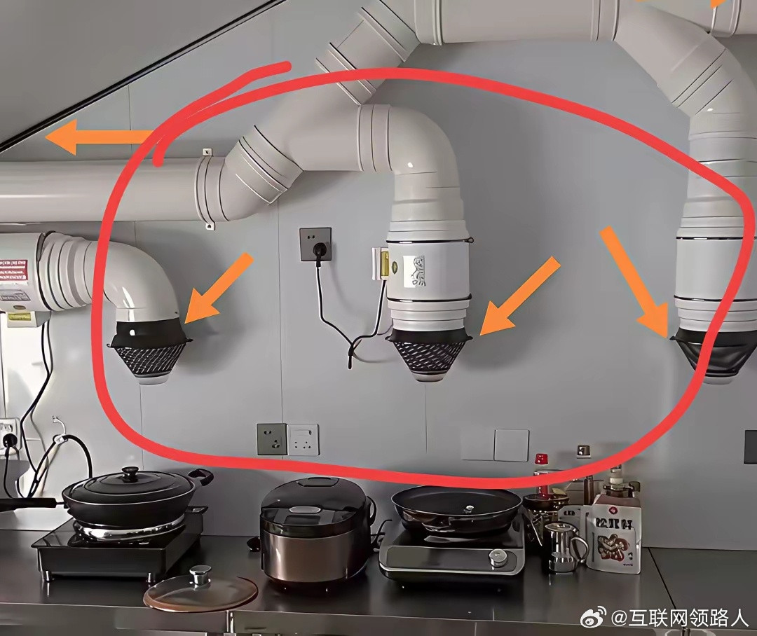 果然高手在民间！人怎么能聪明到这地步？居然自己动手做了三个排烟机，用挺粗的管子，