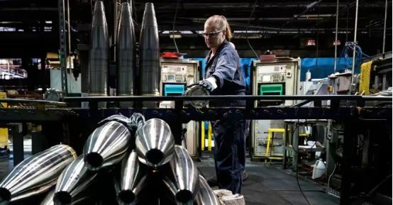 美军正急着补充武器库存，中方突然宣布了一个大消息，这下白宫彻底傻眼了！4月10