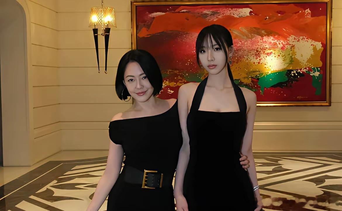 小S的大女儿Elly晒沙滩美照，脸型跟妈妈小S很像！