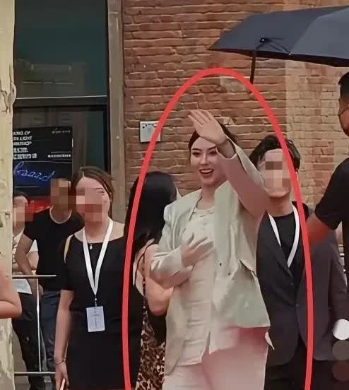 张柏芝现在估计已经笑的合不拢嘴了。不是因为大儿子被剑桥预录了。张