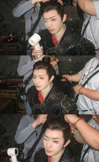 王佑硕cos现场秒变大型社死现场！被本尊揭穿后急中生智发明