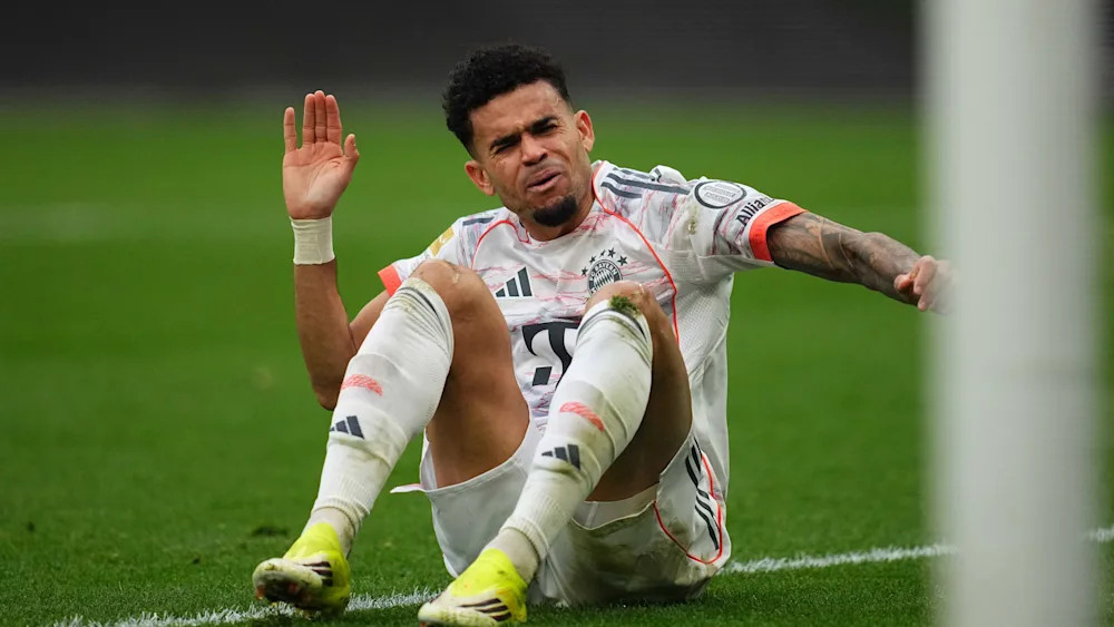 一觉醒来，各路德媒都在聚焦拜仁对阵勒沃库森的明显误判…其中，“踢球者”网站首页刊