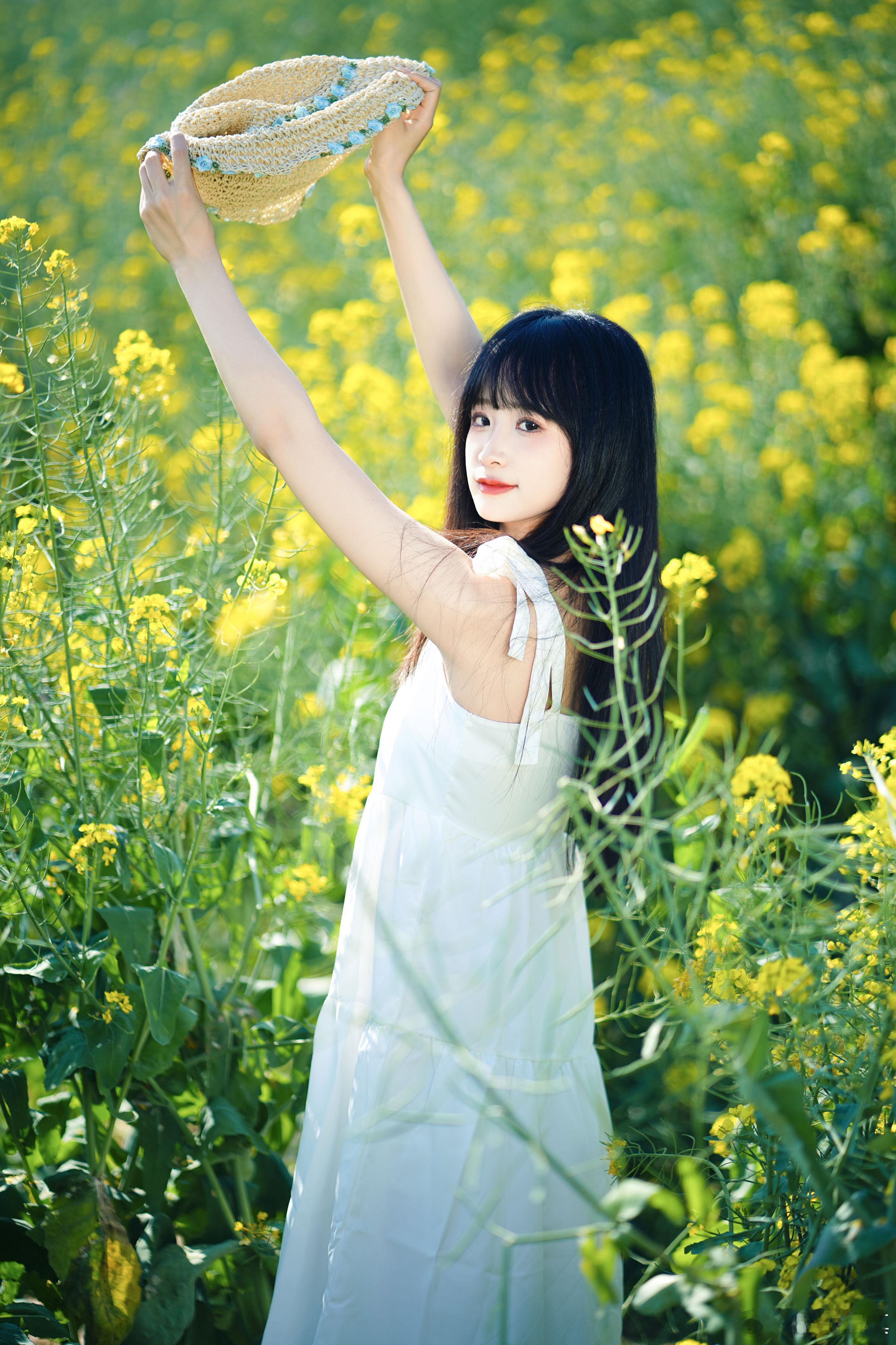 春娇娇：油菜花-口袋里装满了春天【14P】手机壁纸少女写真