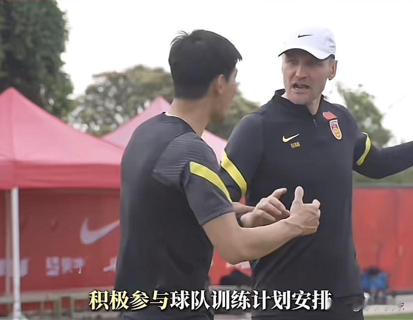 郑智终于不担任中方教练了，而是万厚良。万厚良这名字可能没郑智那么响当当，但人