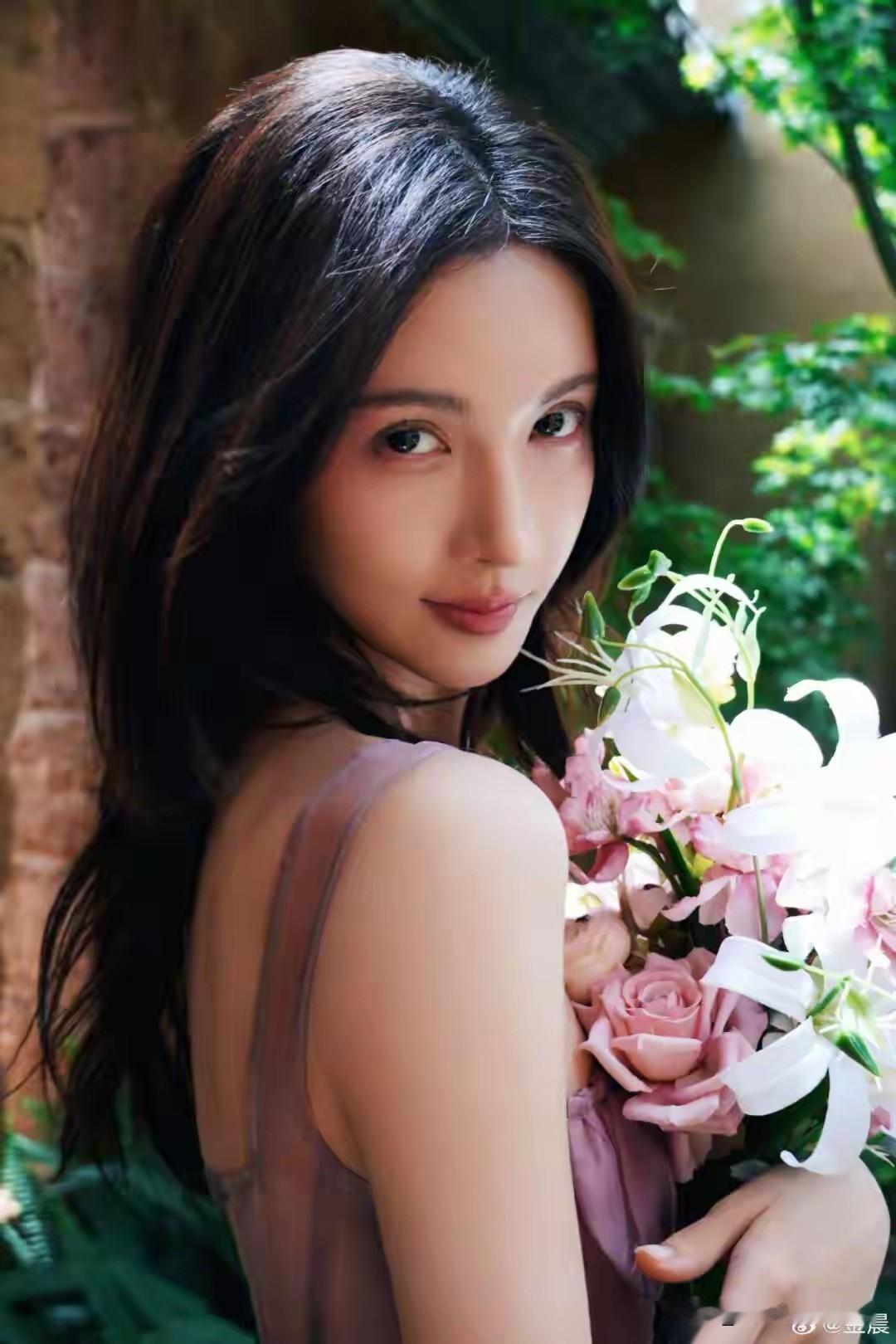 细思极恐？[捂脸哭]咱们这么说吧，一个人正常出了交通事故，你说你会逃逸吗？再说了像