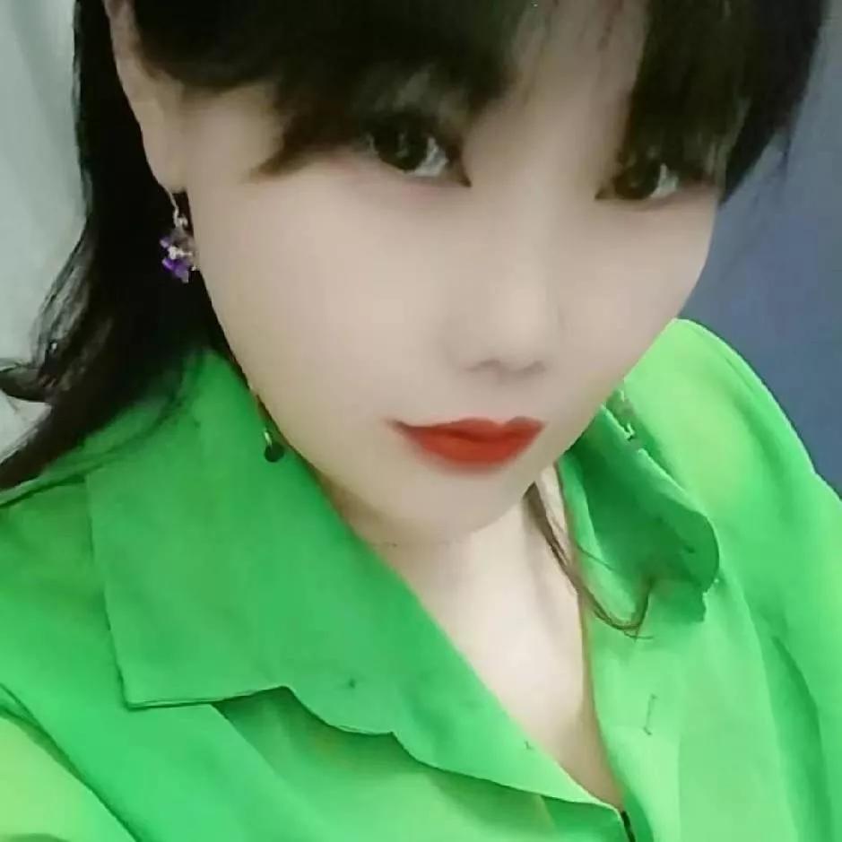 活力四射的绿色穿搭，元气满满的一天！薄荷绿色系穿搭粉绿色穿搭绿色魅力穿搭绿