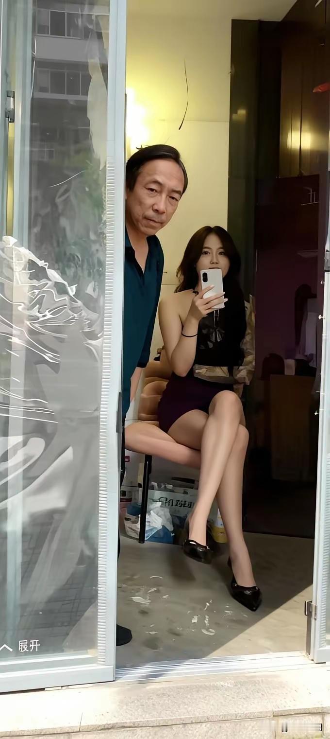在按摩房出来，是抓特务吗？