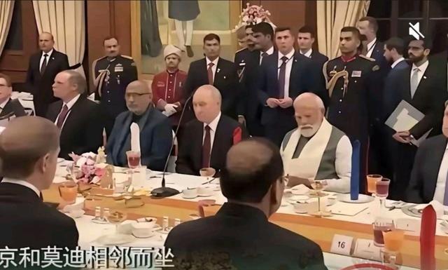普京访印，韩国扳回一局！普京谈判桌上收获满满，餐桌上简直就是上刀山火海，面对一坨