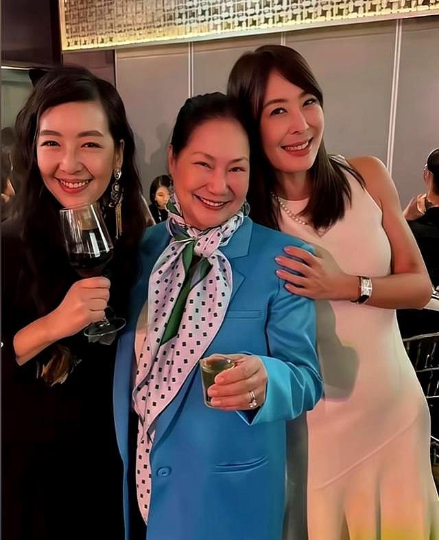 大S的妈妈，这回真成了网络焦点。谁能想到，岁数都摆在那的人了，突然就来个公开征友