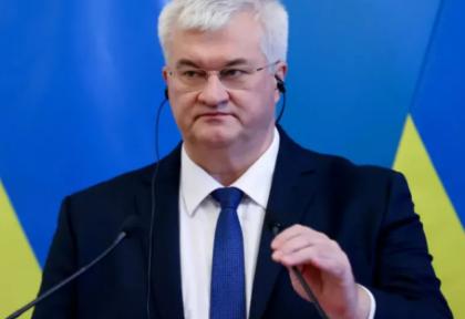 乌克兰外长宣布：凡购买俄罗斯石油的国家，不得参与乌克兰重建。说白了，乌克兰外