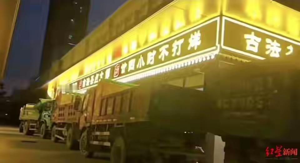 珠海这老板太机智了！每年刮台风都租十几辆大卡车把店围起来，每台大概400元。其实