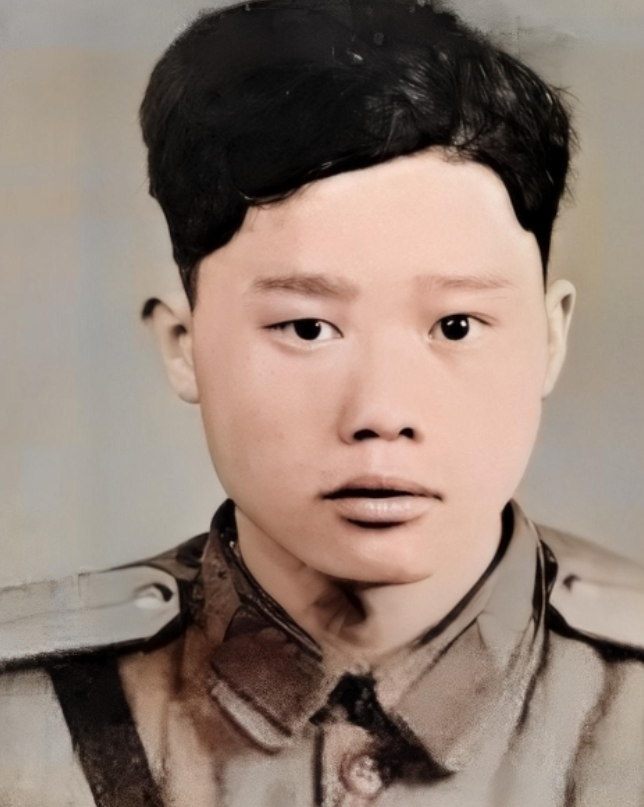 1951年1月28日，志愿军小战士潘天炎因为拉肚子，就去附近的草丛里上了趟厕所。