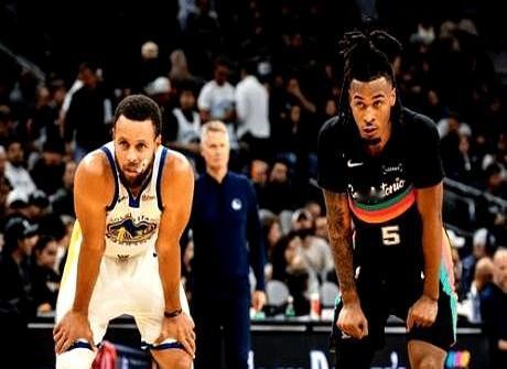 46分，库里把对面打到心服口服。卡斯尔赛后一句“根本拦不住”，听着像投降，其