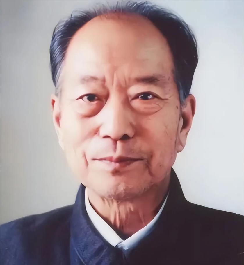 被判13年，临终都没能平反！10万人为他送行墓前立百碑！2004年5月，郑州通向