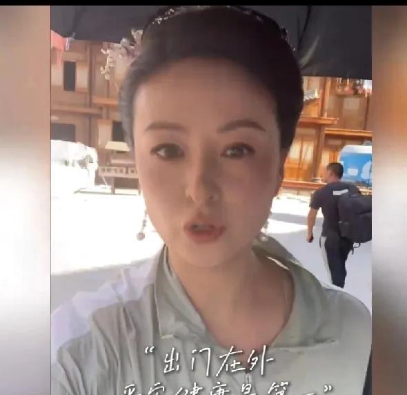 导演连轴转7天猝死，戴娇倩哽咽曝内情演员戴娇倩在采访中曝猛料，横店一位导演因连