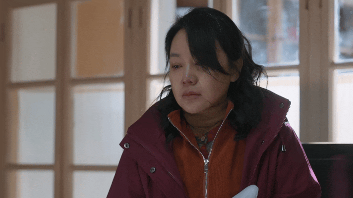 闫妮无声哭戏这段没有嘶吼没有崩溃，闫妮只用一滴泪，就把母亲的绝望与思念演到了骨子
