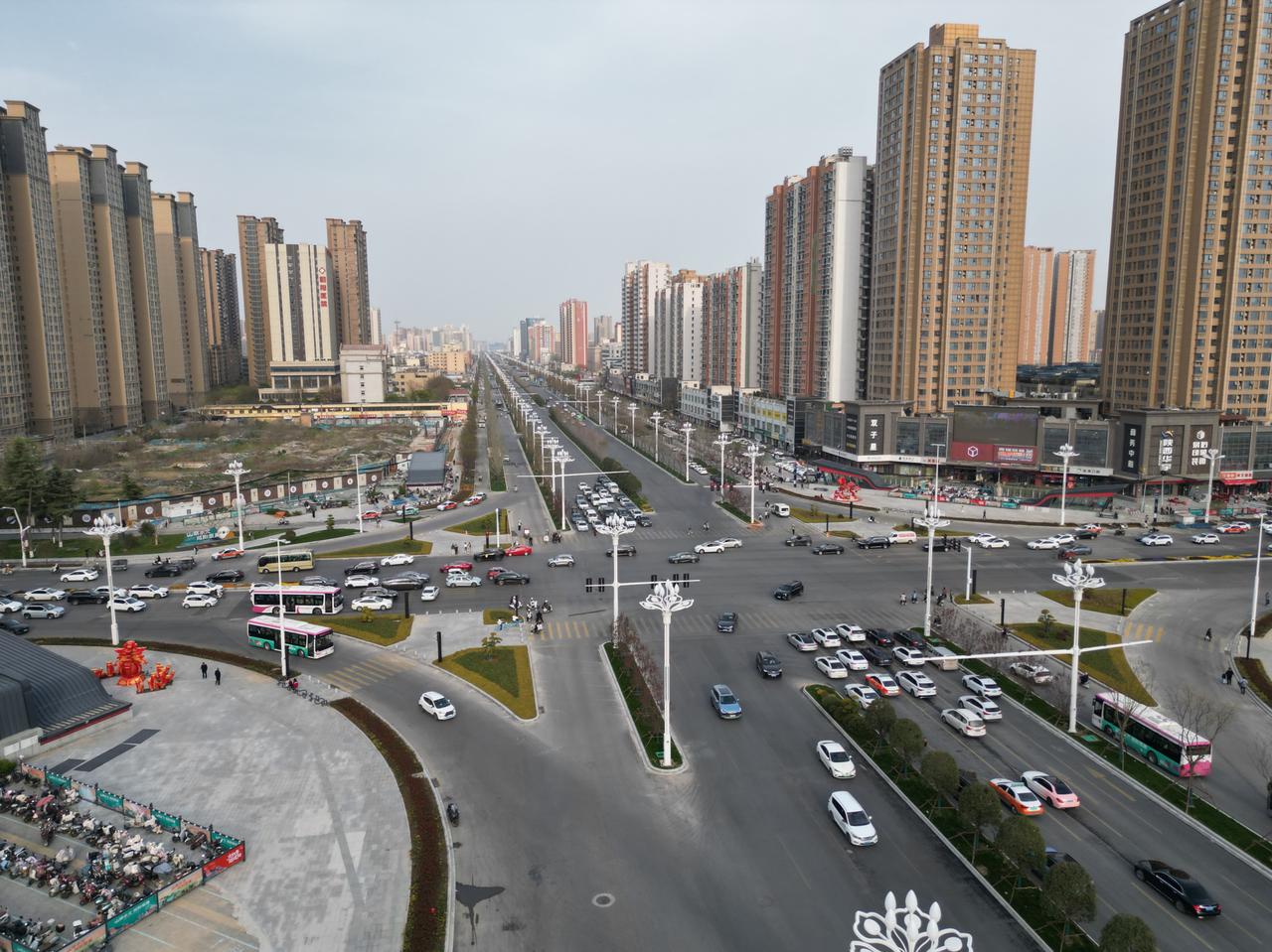 还记得陈杨寨转盘吗？陈杨寨大鼎，曾经承载多少咸阳人的美好记忆！2003年落地在咸