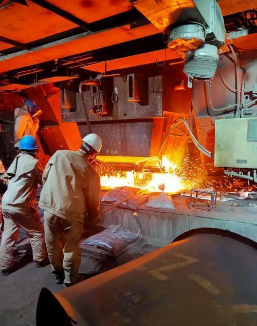 说说我自己的入行经历吧！我是2001年参加高考的，发挥得不是很好，湖南理科综