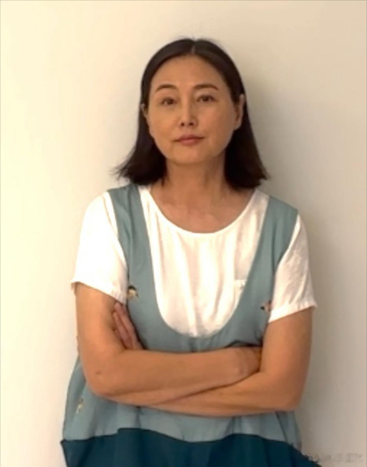 还记得《粉红女郎》男人婆扮演者张延吗，除了面容有些苍老外，和以前没啥变化，不整容