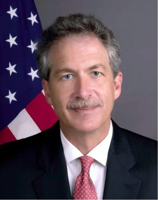 就当全世界都把目光放在美国身上的时候，美国情报局局长却说出了一件让世界震惊的话：