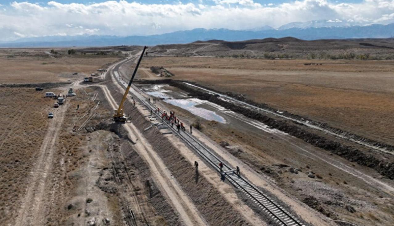 中吉乌铁路开工刚满一年，俄罗斯“申请加入”，确保自己不会在中亚事务中被中国甩下
