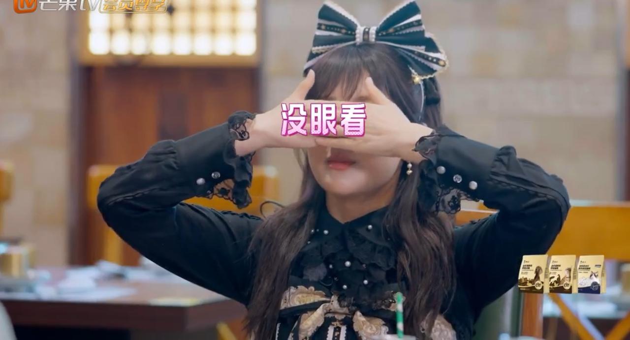 管乐犯错把同学的命运改写了，她一脸的“清澈”李艺彤没眼看。管乐妈妈想要管