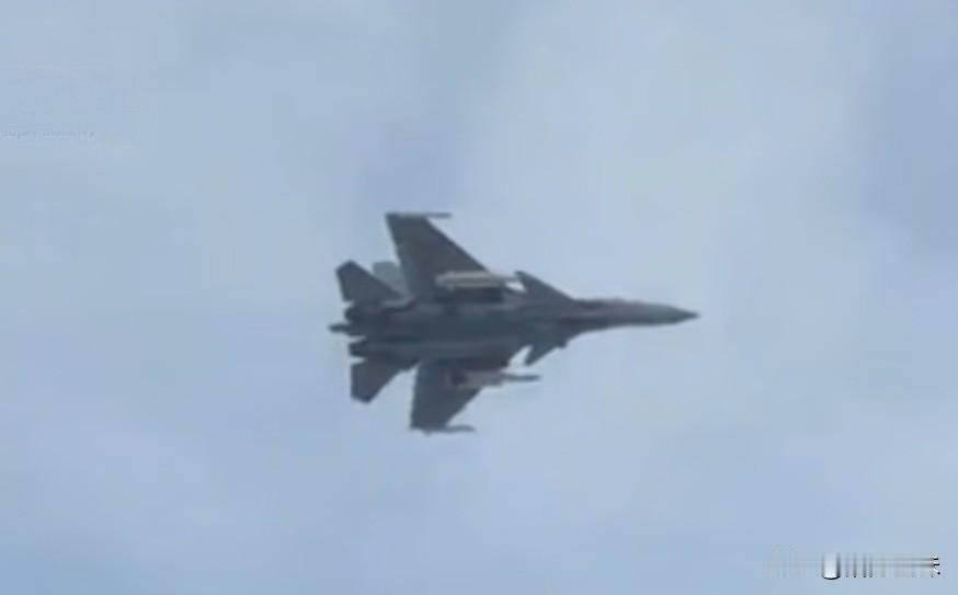 歼-15T的作战半径加空射版鹰击-15射程，这对“双十五”组合足以把任何敌舰远远