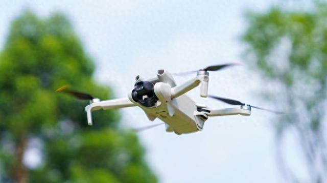 孩子要用全部压岁钱买无人机, 家长该不该同意?