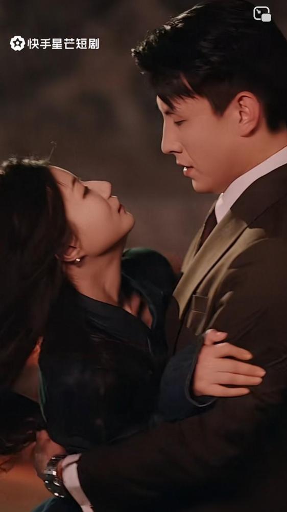 《轮椅上的守护神》在快手播出了。很多网友吐槽女主的长相，有位网友评论很尖