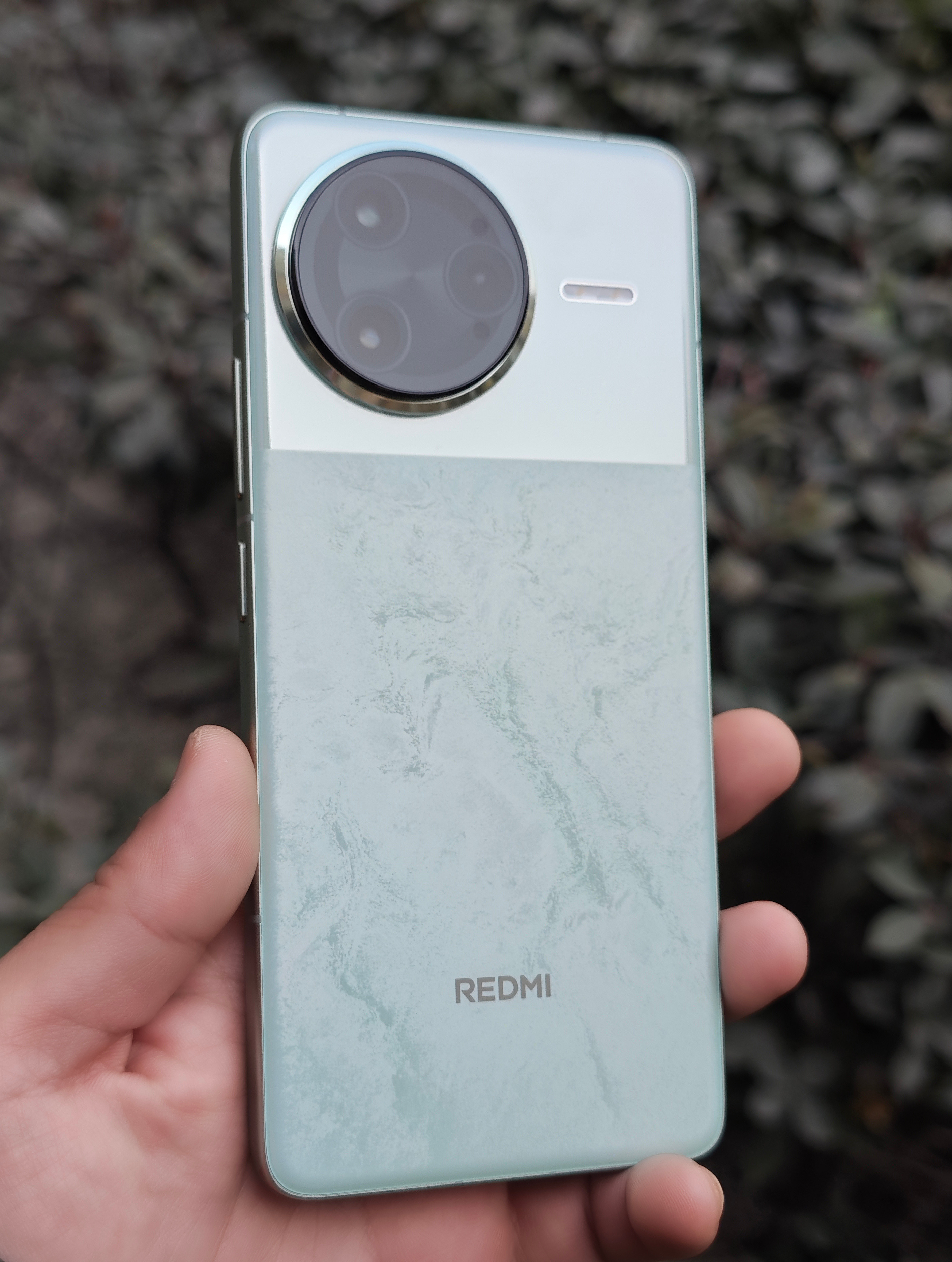 RedmiK80日常使用流畅度在线，刷剧玩游戏都够用，最近也跟上了新系统更新，