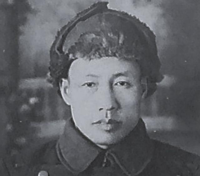1940年，八路军游击队在战斗中缴获了一匹鬼子战马，游击队的政委跨上战马想要威风