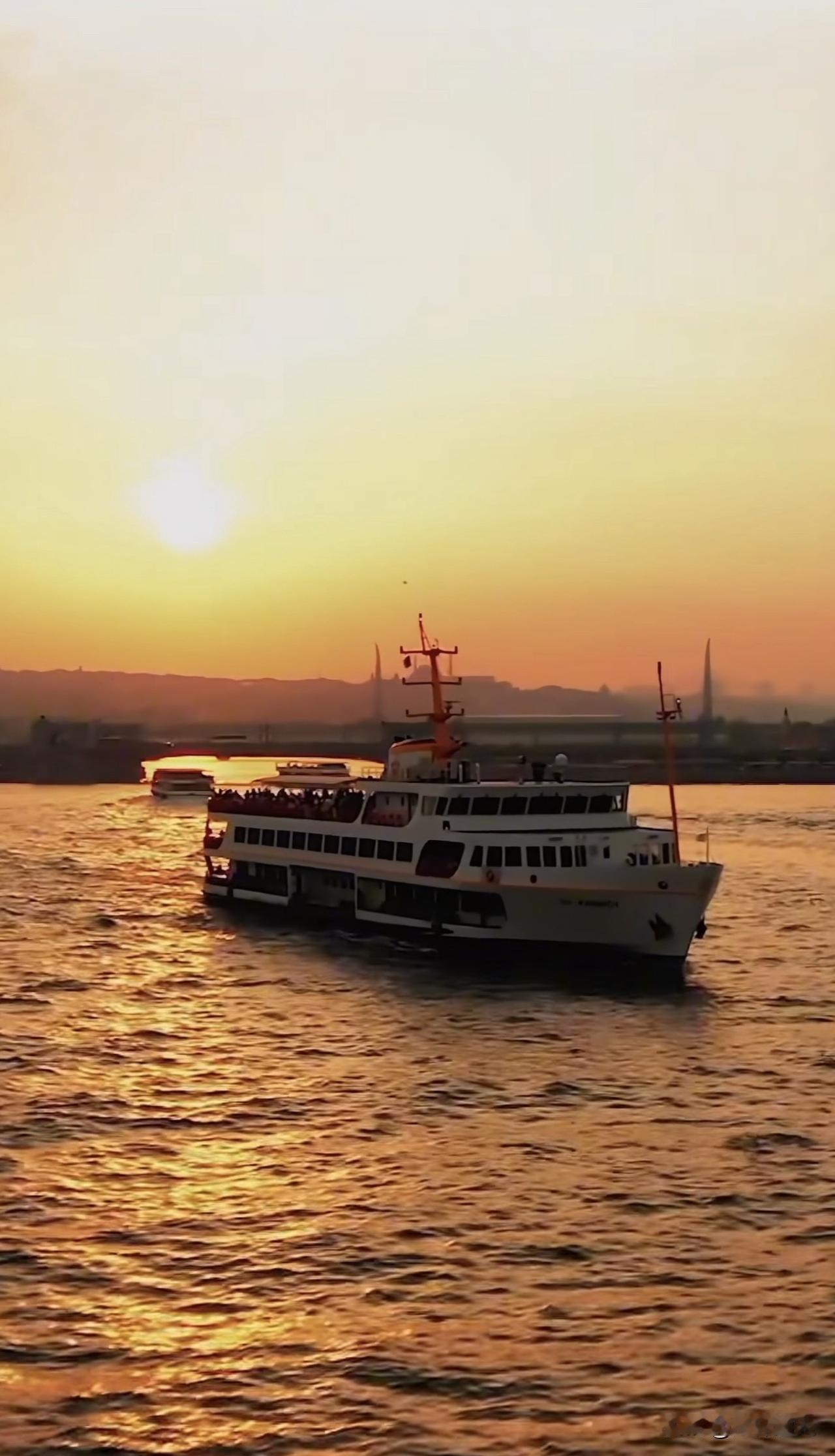 新思维：生命不是活在物欲中，而是活在审美里。世界这么大，大多数人的生命活得有