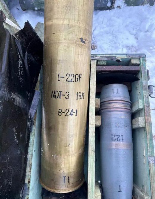 俄军炮兵使用的朝方提供的122毫米炮弹。虽然俄方的炮弹产量已经很惊人，但是战场消