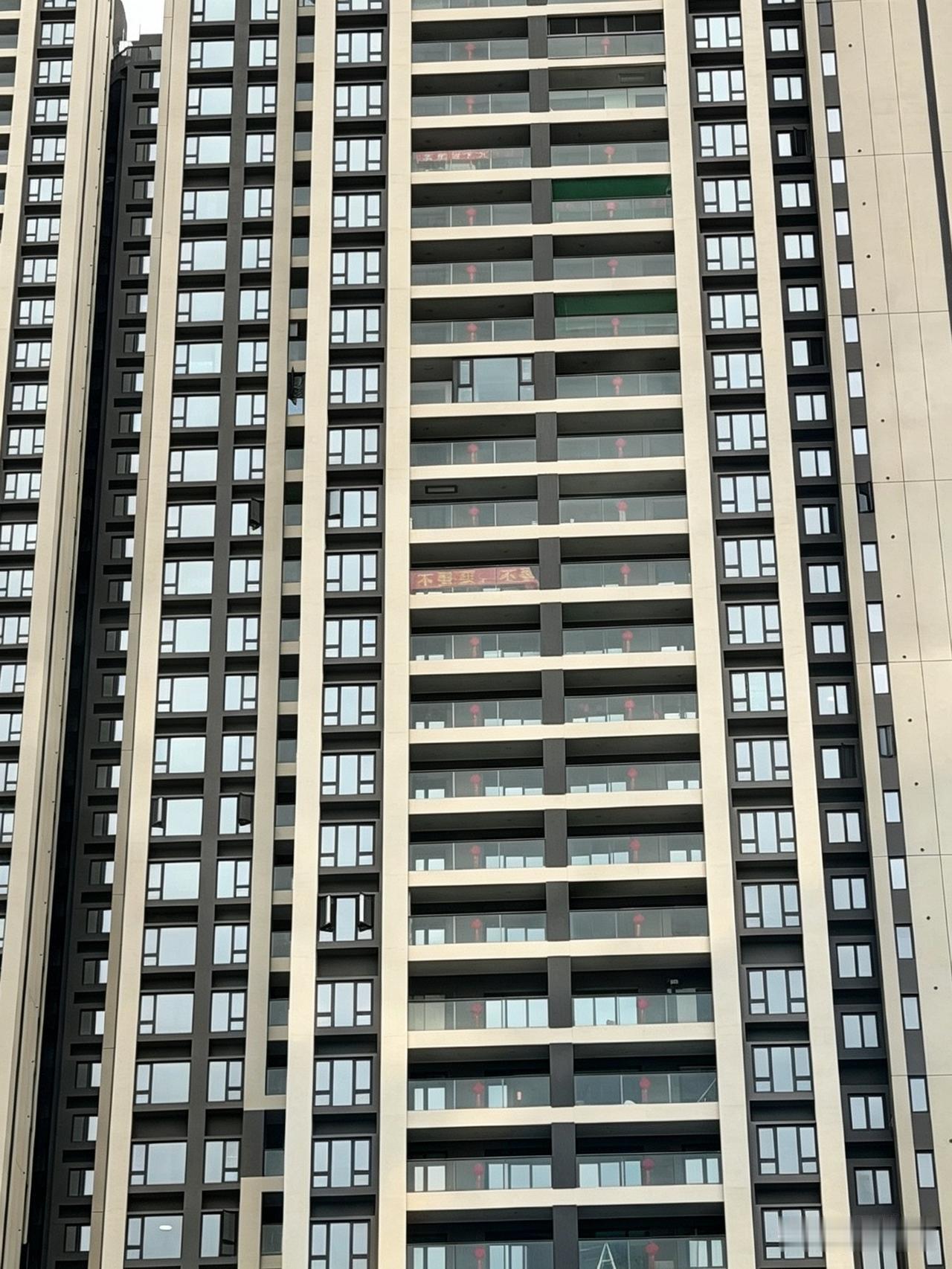 深圳大运泰瑞府的业主，最近闹得有点凶…[捂脸哭]