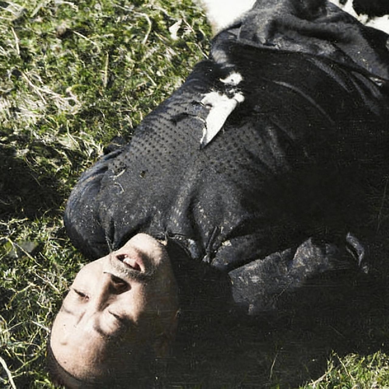 1946年，大汉奸齐燮元在刑场毙命，记者拍下的一张照片，镜头中的齐燮元躺在地上，