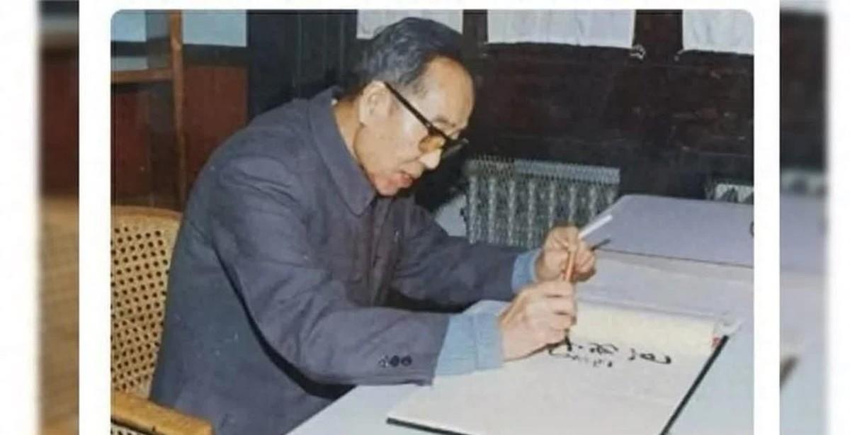 1989年，王任重公开在杂志上发文，痛斥梅白写毛主席的回忆录是“满篇谎言”！他