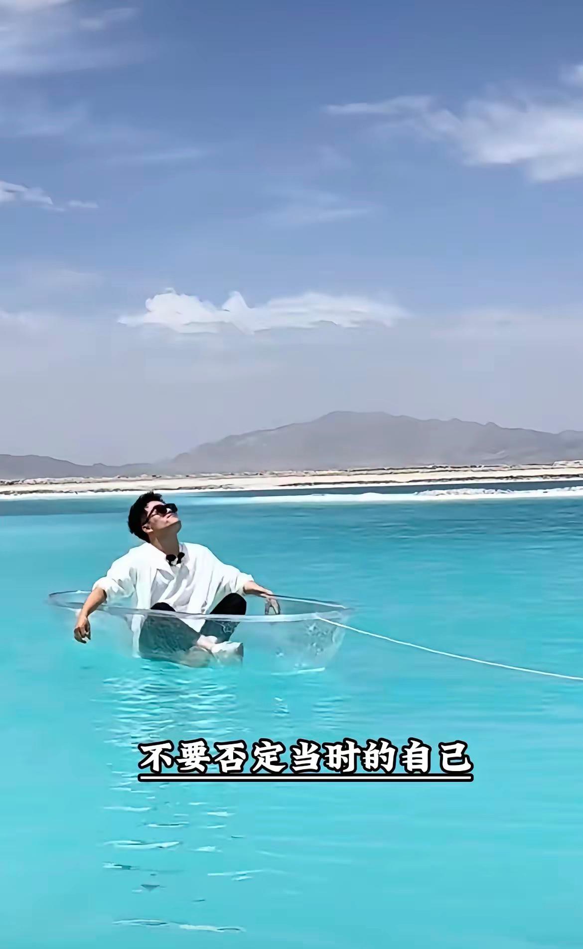 全网都在杀红了眼冲年底业绩，董宇辉直接把直播间关了。这一招，看得多少老板心里发虚