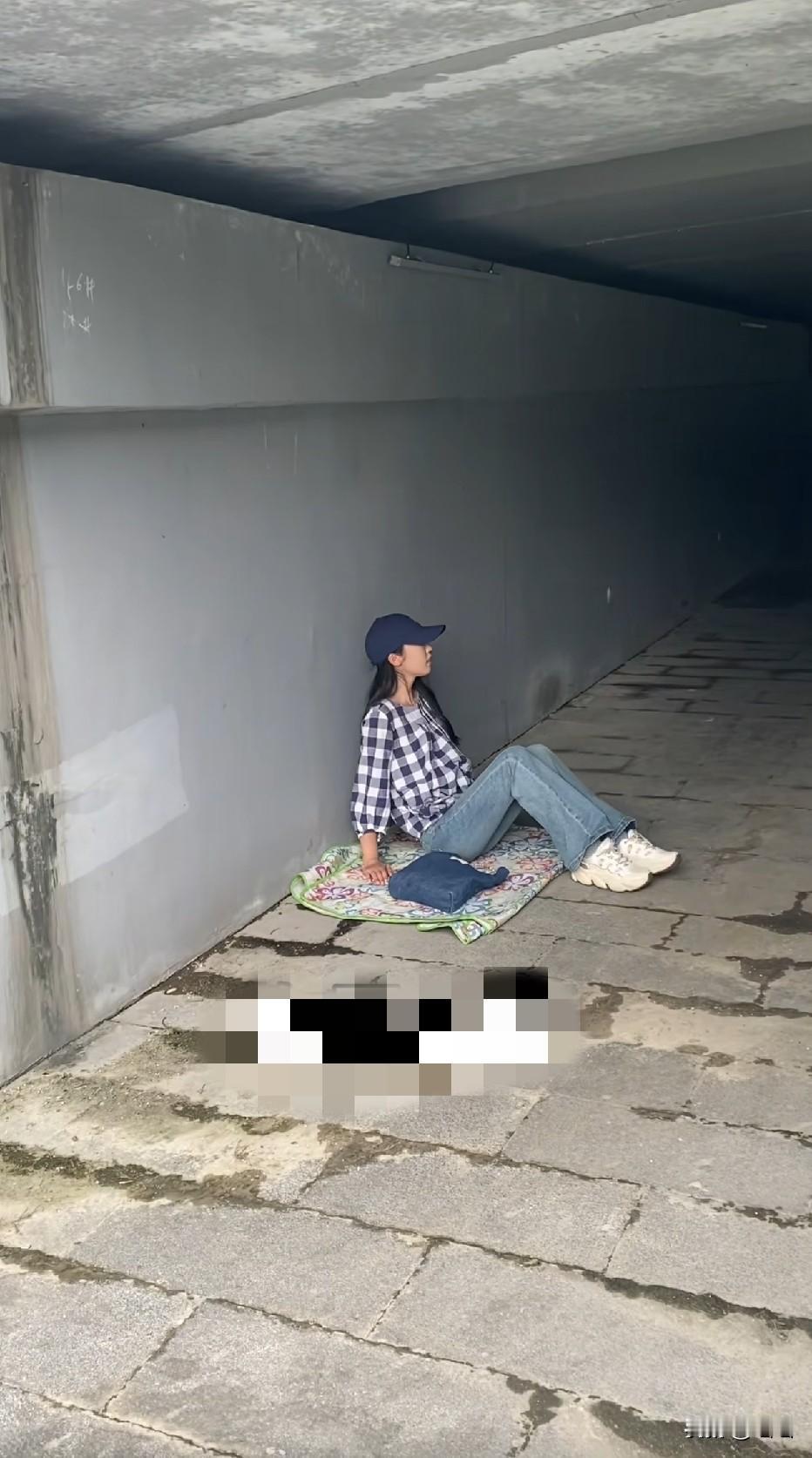 找个人多的地方，再放个破碗直接创业。
